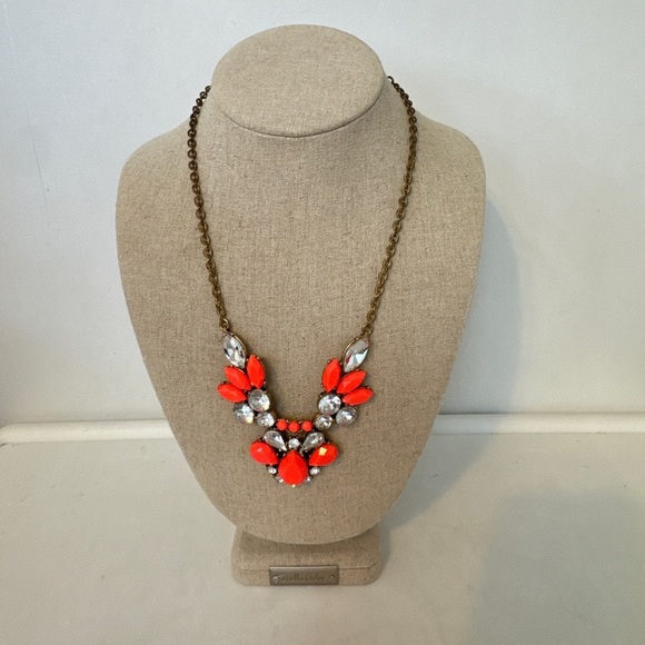 J.CREW - Coral Statement Necklace. - Picture 2 of 6